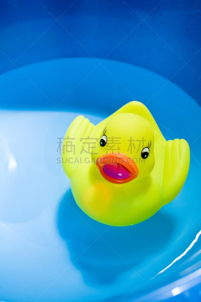 装饰鸭,垂直画幅,无人,蓝色,婴儿,免费沐浴,静水,彩色图片,大桶,黄色