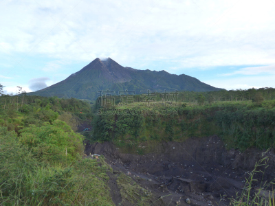 山,墨拉皮火山,爪哇,印度尼西亚,天空,水平画幅,云,中爪哇省,无人,火山地形