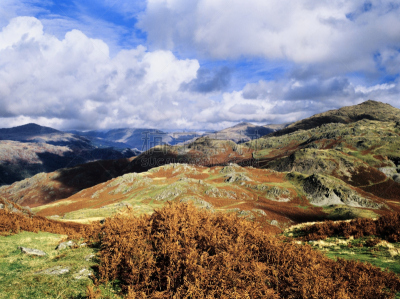 英格兰湖区,代顿峡谷,石堆纪念碑,欧洲蕨,坎布里亚,水平画幅,山,无人,英格兰,石头