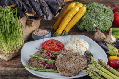 格子烤肉,蔬菜,半熟品,嫩里脊排,木制,创造力,背景,牛排,装饰菜,肋骨
