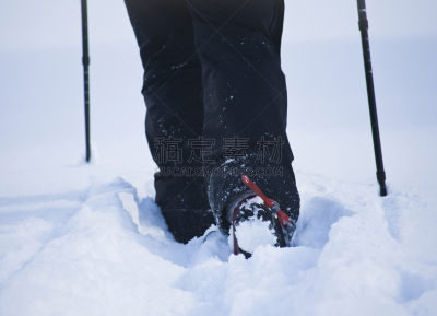 冬天,雪鞋,穿雪鞋走路运动,寒冷,水平画幅,山,徒步旅行,四季,白色,自然荒野区