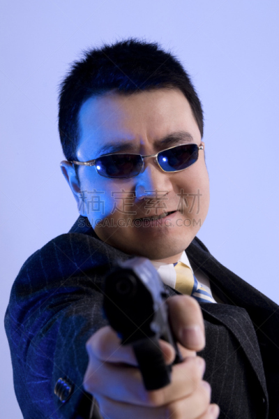 男人,帮派,武器,一个人,东亚人,仅一个男人,亚洲人种,射击武器,太阳镜,人