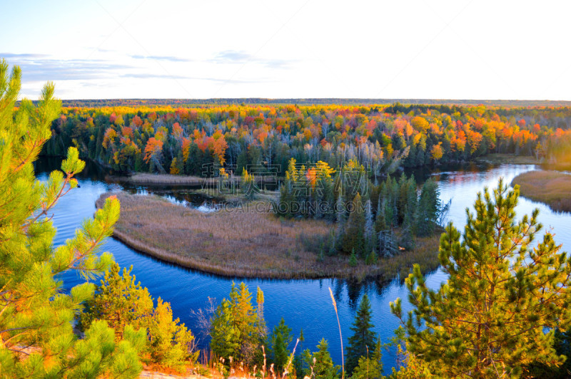 river ausable,秋天,河岸,高大的,自然,褐色,水平画幅,皮船,无人,蓝色