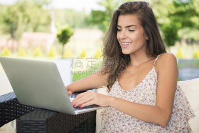 园林,邮筒,休闲活动,健康,夏天,仅成年人,明亮,现代,沙发,青年人