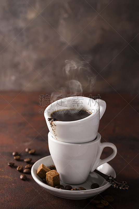 杯,红糖,茶碟,黑咖啡,褐色背景,石头,垂直画幅,褐色,芳香的,早晨