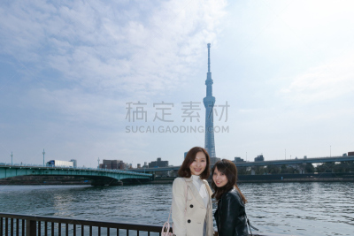 东京天空树,旅行者,river sumida,水平画幅,美人,户外,仅成年人,日本人,青年人,东京