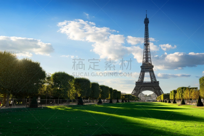 埃菲尔铁塔,白昼,居斯塔夫·埃菲尔,战神玛尔斯公园,巴黎,罗马战神,纪念碑,天空,夏天,金属