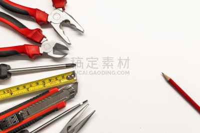 设备用品,大量物体,白色背景,手电筒,厚木板,商业金融和工业,木制,扳手,锤子,静物