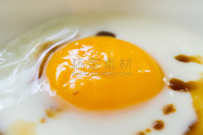 煮鸡蛋,餐具,半熟的鸡蛋,早餐,煮食,水平画幅,蛋杯,配方,膳食,胆固醇