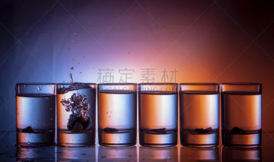 玻璃杯,液体,玻璃,红色背景,青绿色,饮料,活力,湿,含酒精饮料,华贵