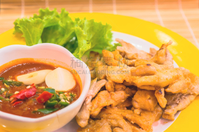 猪肉,烤肉架,侧面视角,酱汁,蔬菜,韩式烧牛肉,肉眼牛排,餐具,格子烤肉,褐色