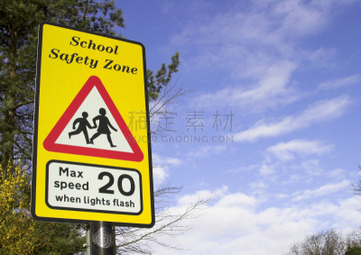 安全的,时区,学生通行标志,行人交叉路标志,道口标志,限速标志,缓慢的,数字20,水平画幅