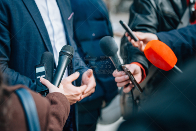 男商人,记者招待会,新闻记者,套装,男性,仅男人,仅成年人,冲压车间,专业人员,录音设备