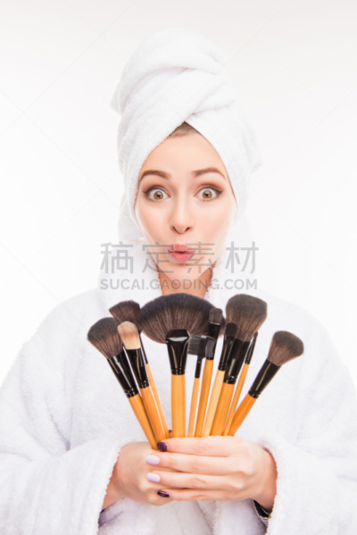女人,幽默,拿着,毛巾,化妆刷,人的头部,年龄,成年的,仅成年人,青年人