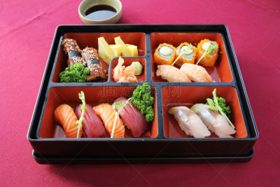 寿司,荞麦面,加州卷,白萝卜,鱼浆,便当盒,午餐盒,紫菜,绿芥末酱,生鱼片寿司