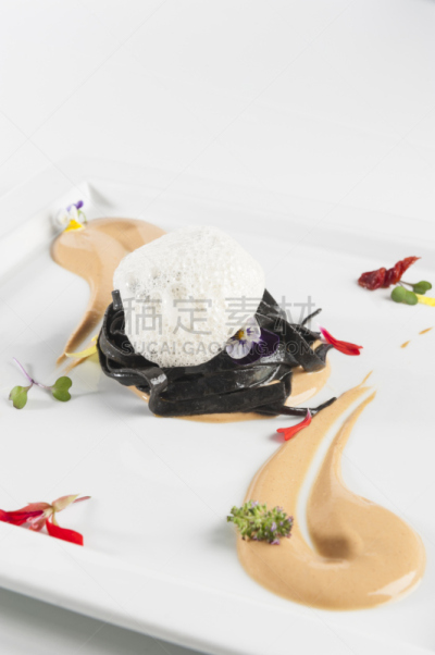 高视角,西红柿,罗勒,意大利干面条,餐具,垂直画幅,煮食,无人,特写,工作室