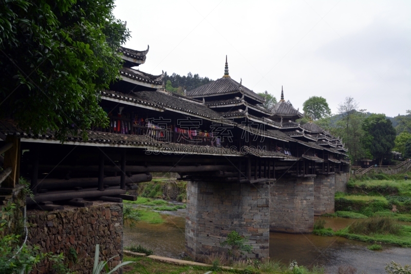 程阳风雨桥,三江,中国,廊桥,河岸,当地著名景点,山谷,田园风光,桥,河流