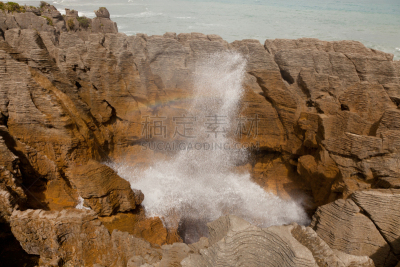 薄饼岩,呼吸孔,彩虹,波浪,岩石区,天空,水平画幅,punakaiki,户外,海底