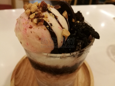 果汁冰糕,甜点心,生奶油,冰淇淋,小吃,华夫饼干,巧克力沙司,美味,茶,奶泡