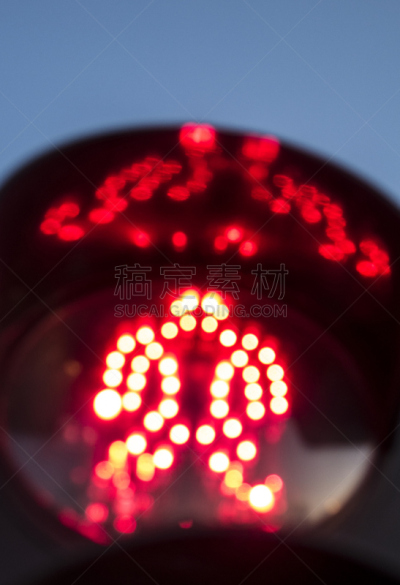 红灯,禁止通行,道路信号灯,停止标志,垂直画幅,天空,绘画插图,交通,城市生活,城市