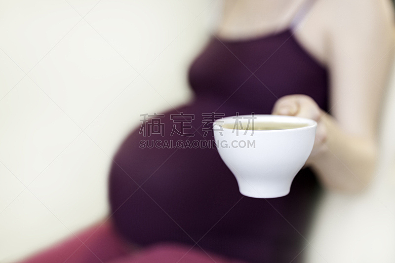 杯,拿着,咖啡,儿童,计算机游戏,概念,户外,女人,坐,怀孕