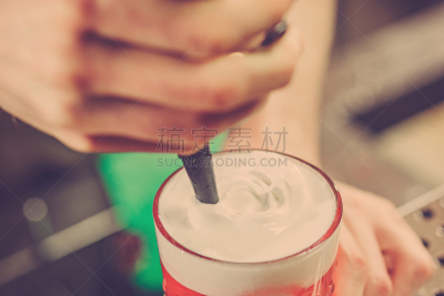 鸡尾酒,吧台,背景聚焦,平衡折角灯,体操杠,鸡尾酒戒指,甘草糖,无酒精鸡尾酒,无酒精,马提尼酒杯