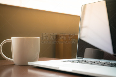 笔记本电脑,杯,咖啡馆,苹果笔记本,拿铁咖啡,办公室,水平画幅,一次性杯子,饮料,泰国