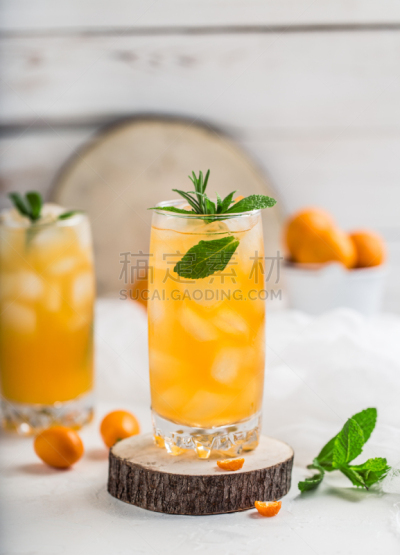 鸡尾酒,夏天,清新,苏打,玻璃杯,冰块,白色背景,橙汁,垂直画幅,水