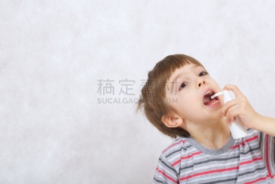 喉咙,男孩,痛苦,咽炎,扁桃腺炎,鼻喷入法,粘膜,窦炎,粘液,人的鼻子