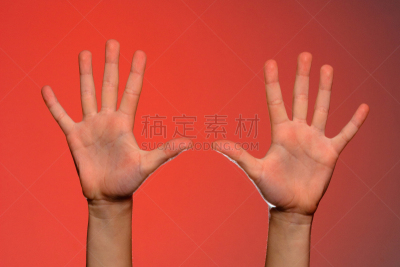 红色背景,符号,手,手指,数字5,深情的,分离着色,彩色背景,仅男人,拳头