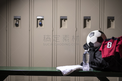 学校体育馆,体育器械,足球,衣帽间,水瓶,空的,休闲游戏,球,运动,长椅