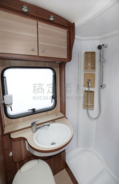 浴室,露营车,整洁的房间,小木屋,垂直画幅,窗户,住宅房间,小的,无人,柜子