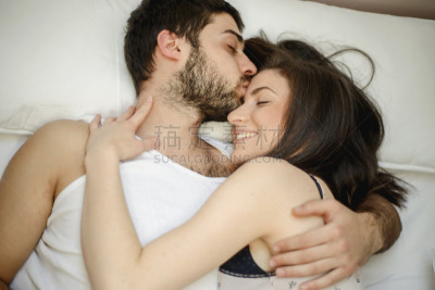 床,青年伴侣,头发,休闲活动,女朋友,家庭生活,男性,仅成年人,长发,青年人