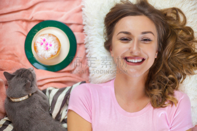 生日,猫,女孩,羊毛帽,青少年,夜晚,俄罗斯蓝猫,现代,网上冲浪,青年人