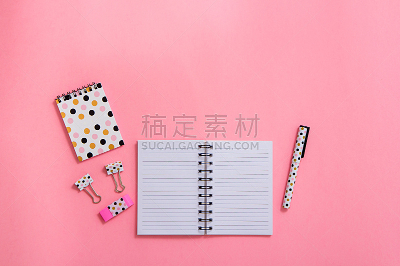 笔记本,水笔,平铺,粉色背景,商务,螺线,一个物体,铅笔,柔和色,办公室