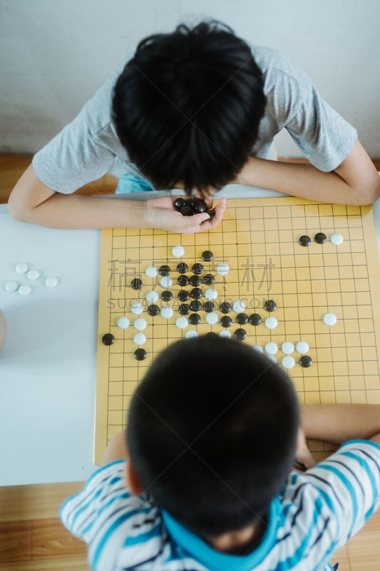 围棋,进行中,游戏,兄弟姐妹,家庭生活,垂直画幅,国际象棋,饮料,男性,知识