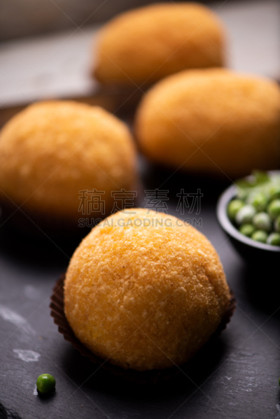 米饭炸肉饼,美味,桌子,黑色背景,深的,传统,炸制食物,球,清新,食品