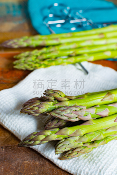 Green young asparagus shoots â premium healtry food, ready to cook and for grill