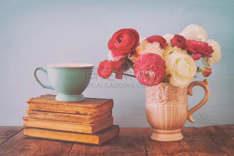 桌子 古典式 花束 花瓶 书 自然美 泉 木制 仅一朵花 几乎图片素材下载 稿定素材
