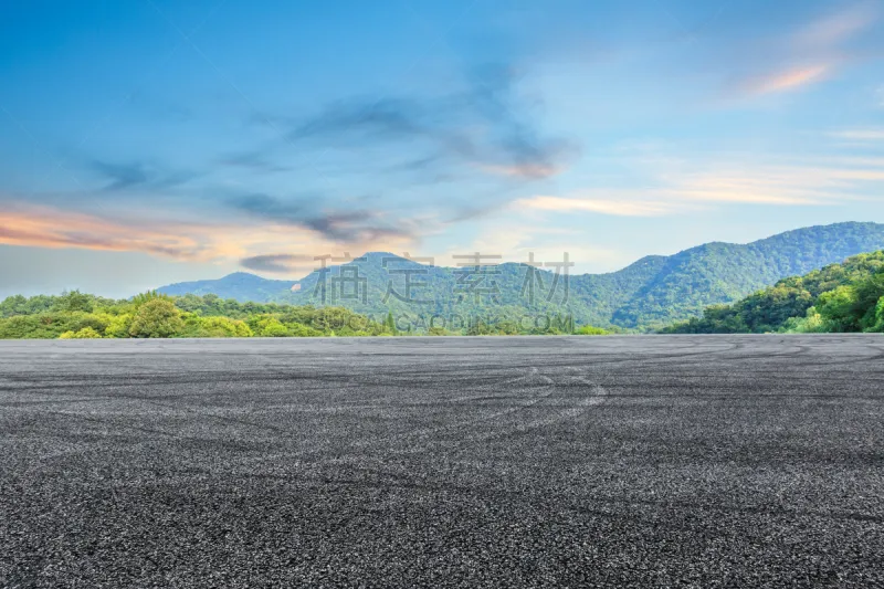 山 背景 柏油路 车道 公路 路 地平面 透视图 分界线 乡村路图片素材下载 稿定素材