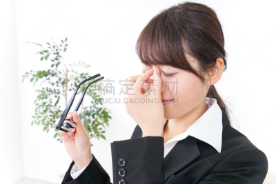 干的,人的眼睛,痛苦,女商人,半身像,仅成年人,疲劳的,日本人,表情符号,过度劳累