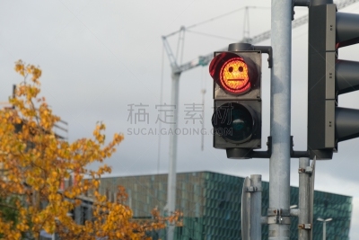 通行指示灯,红灯,悲哀,似人脸,水平画幅,拟人笑脸,无人,交通,户外,特写