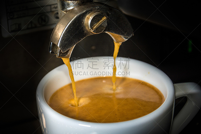 咖啡,制造机器,烤咖啡豆,褐色,芳香的,水平画幅,早晨,饮料,特写,机器