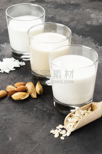 素食,玻璃杯,杏仁,背景,豆奶,椰汁,燕麦,黑色,垂直画幅,奶制品