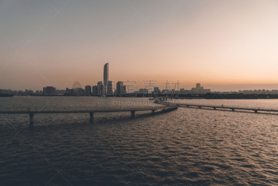 现代滨水城市景观