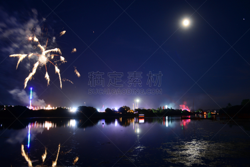 放焰火,怀特岛音乐节,水,天空,留白,夜晚,月亮,在边上,曙暮光,夏天