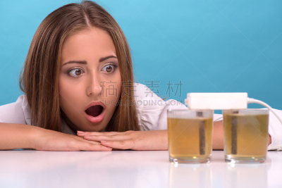 饮用水,眼镜,女孩,地下水,水污染,肥料,垃圾,生物科技,水平画幅,科学实验