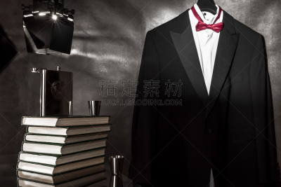 小酒壶,无尾礼服,白兰地,水平画幅,银色,夜晚,蝴蝶结,玻璃,衬衫,含酒精饮料