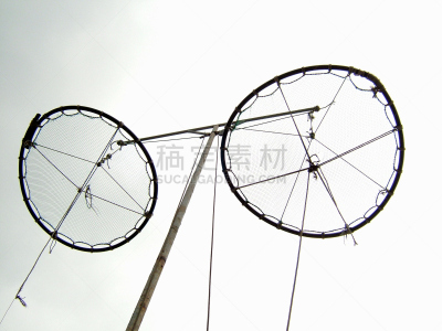 网,鱼网,天空,留白,风,水平画幅,无人,云景,铁丝网,白色