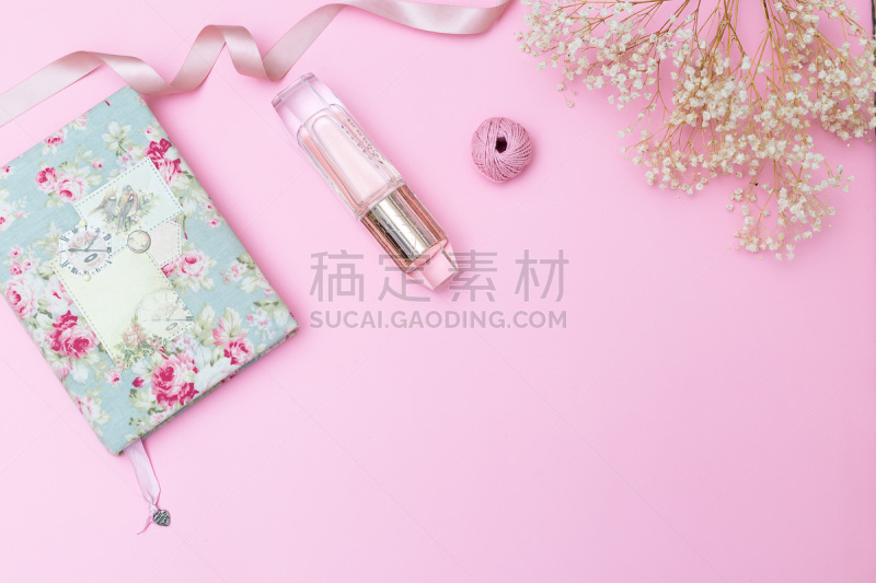 留白,粉色背景,个人随身用品,妇女问题,组物体,艺术,水平画幅,香水,正上方视角,博客